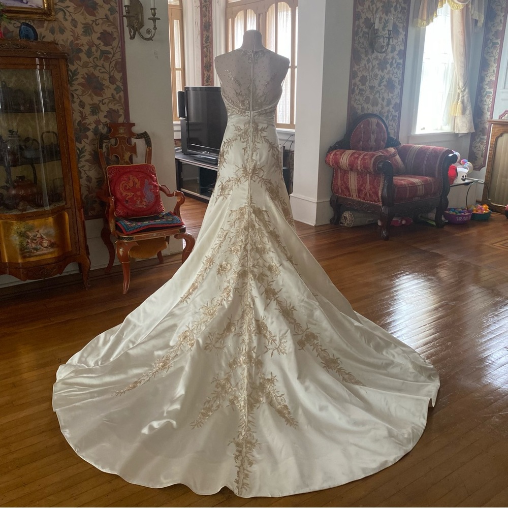 Reem Acra Ivory Satin Bridal Gown with Gold Embroidery and Long Train - Picture 5 of 17